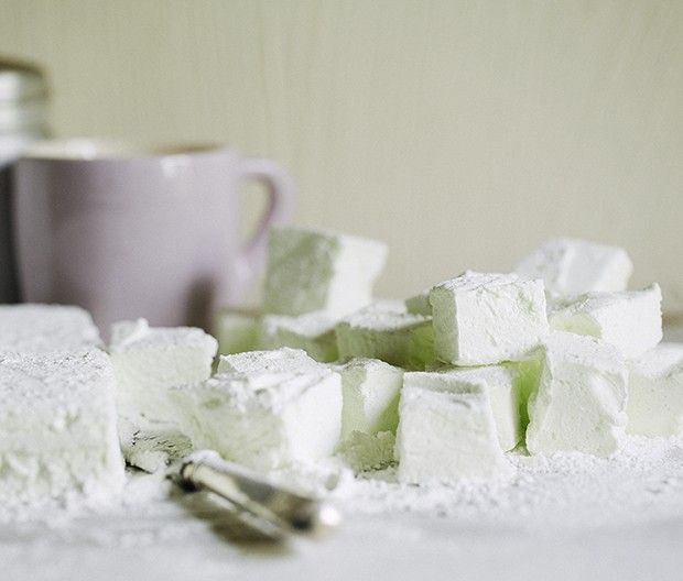 Fluffy homemade elderflower marshmallows-image
