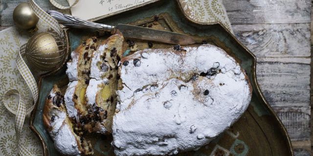 Stollen on tray dusted with icing sugar