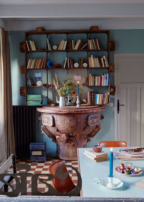 cottage book shelf