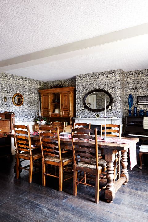 cottage dining room