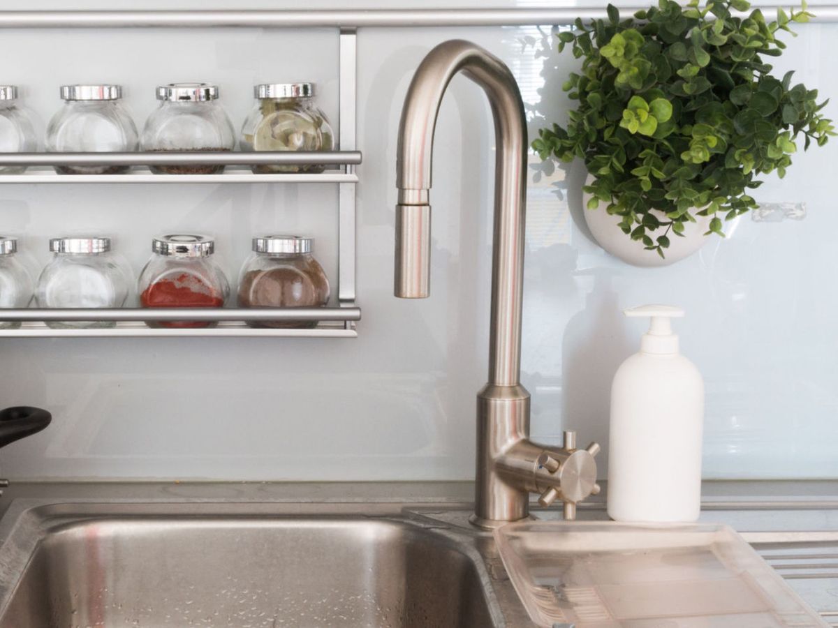 How to Clean a Sink: 7 Eco-Conscious Tips