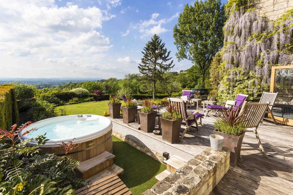 Dryhill - Cotswolds - hot tub - Luxury Cotswold Rentals