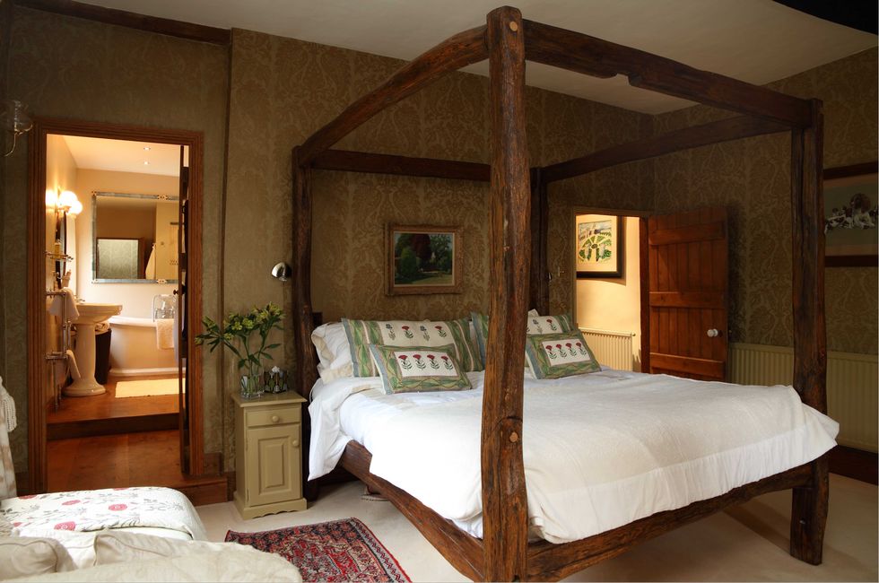 Dryhill - Cotswolds - bedroom - Luxury Cotswold Rentals