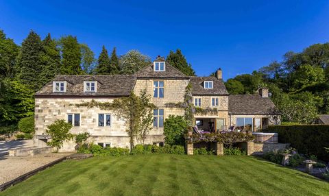 This Five Bedroom Cotswold Farmhouse Is Perfect For A Group