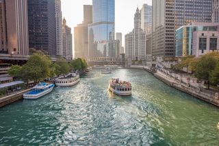 pLa meilleure façon de voir l'impressionnante skyline de Chicago ? En bateau./p's impressive skyline? By boat.</p>