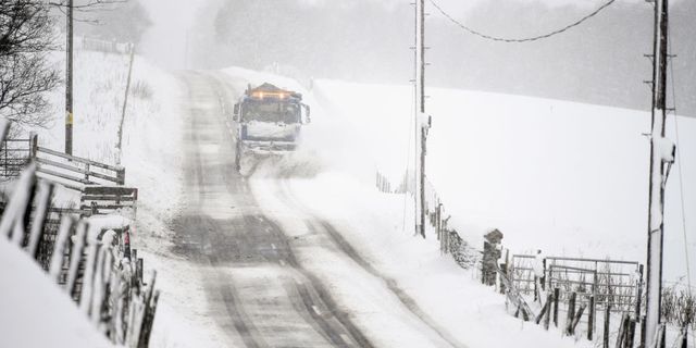 UK Snow - Met Office upgrades weather warning to red in Scotland