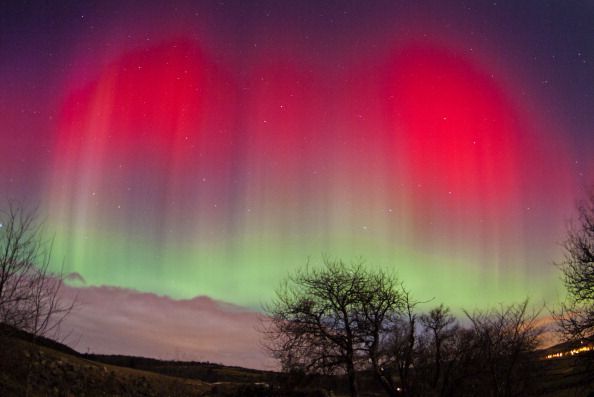 Aurora, Nature, Green, Natural landscape, Natural environment, Landscape, Atmospheric phenomenon, Purple, Magenta, Atmosphere, 