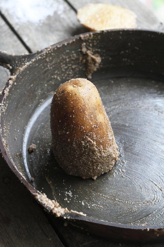 Give Your Dirty Cast Iron Pans a Salted Spud Scrub « Food Hacks