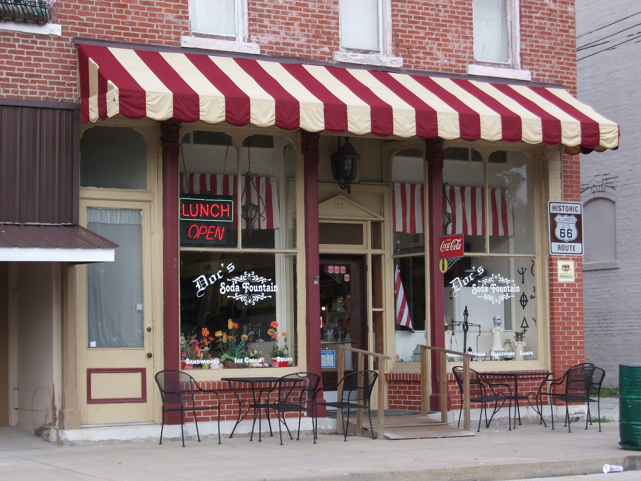 30 Vintage Photos of Ice Cream Parlors - Vintage Soda Fountain