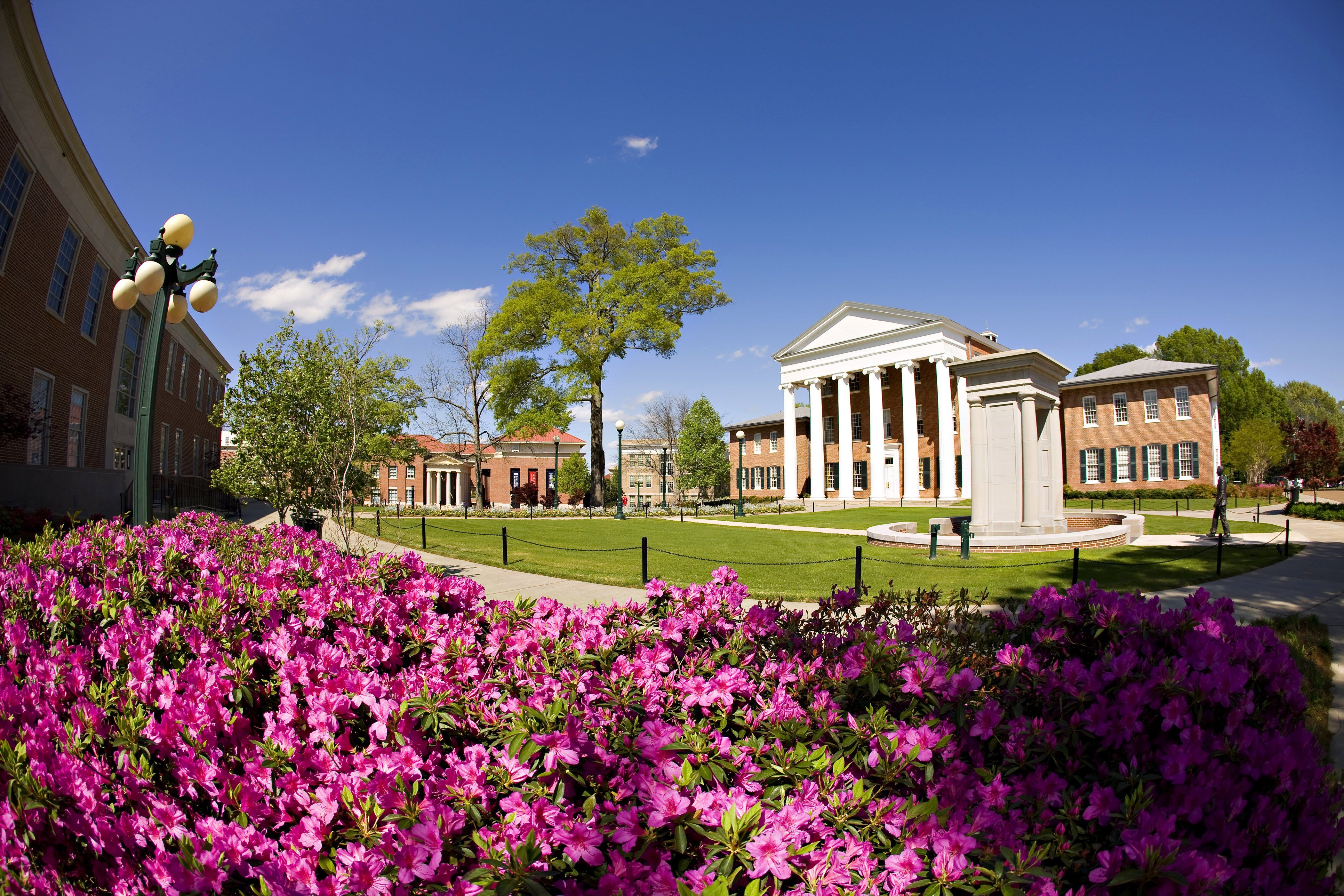 25 Most Beautiful College Campuses in the U.S.