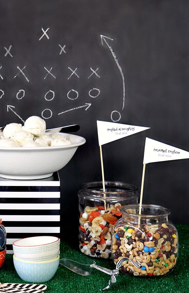 https://hips.hearstapps.com/countryliving/assets/17/05/super-bowl-sundae-trail-mix-toppings-flag-celebrations-at-home_1.jpg