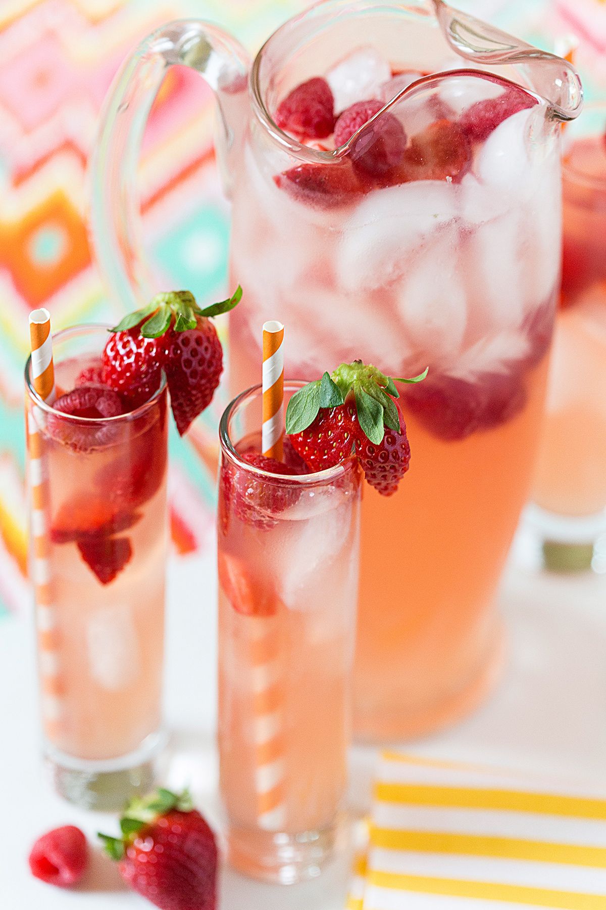 https://hips.hearstapps.com/countryliving/assets/17/25/berry-beer-punch-cocktail-recipe.jpg