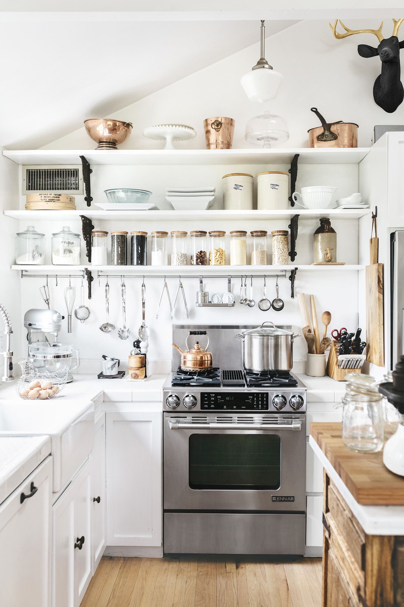 15 Kitchen Decor Ideas With Farmhouse Style - The Unlikely Hostess