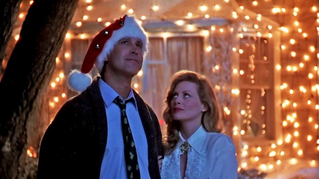 Why Does Clark Griswold Wait So Long to Put Up Christmas Lights In 'Christmas  Vacation'?