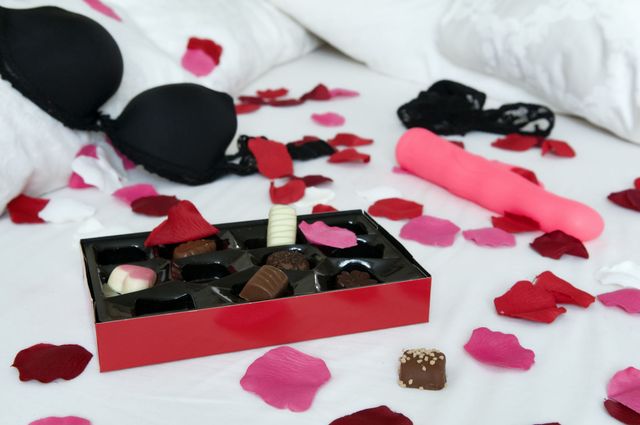 Sweetness, Red, Pink, Confectionery, Carmine, Dessert, Linens, Giri choco, Candy, Chocolate, 