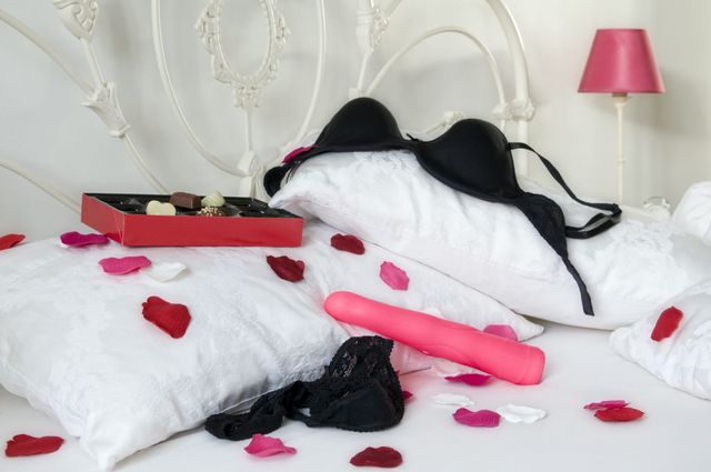 Textile, Room, Red, Pink, Carmine, Costume accessory, Linens, Bedding, Bed sheet, Velvet, 