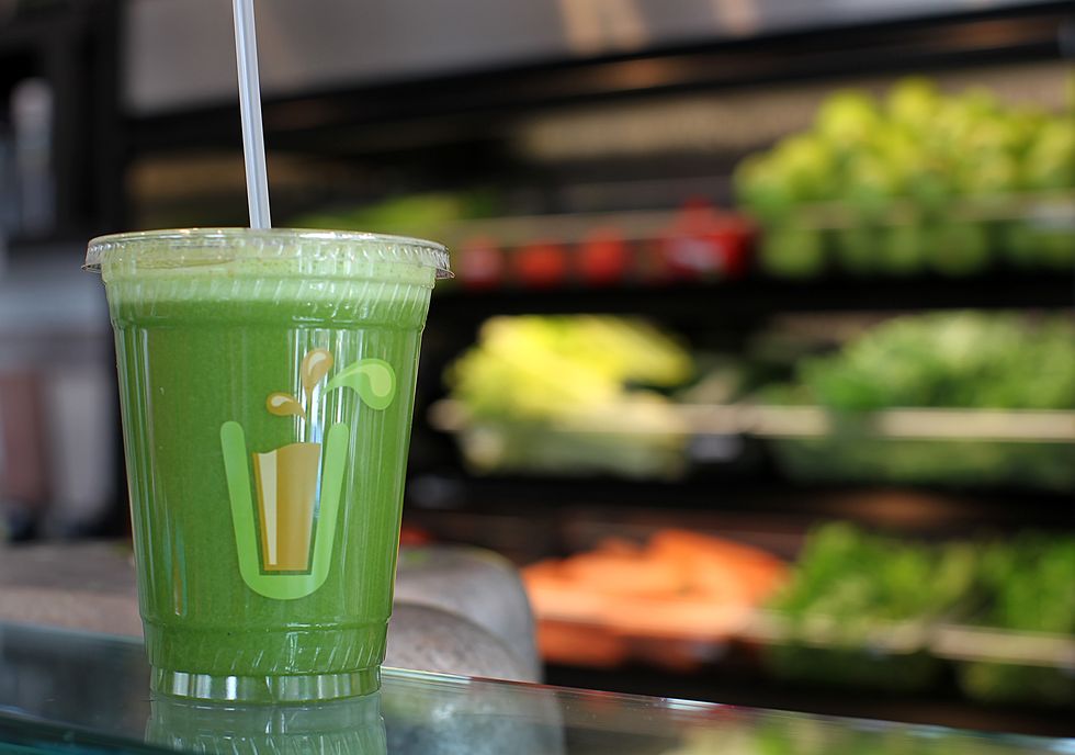 Green, Liquid, Drinking straw, Drink, Juice, Whole food, Non-alcoholic beverage, Smoothie, Vegetable juice, Natural foods, 