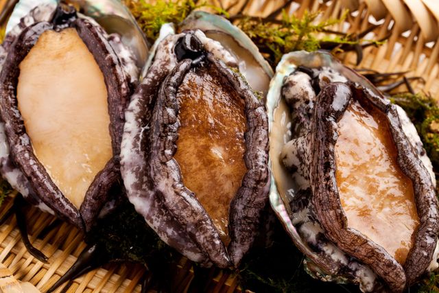 Ingredient, Food, Seafood, Bivalve, Shellfish, Natural material, Delicacy, Recipe, Produce, Staple food, 