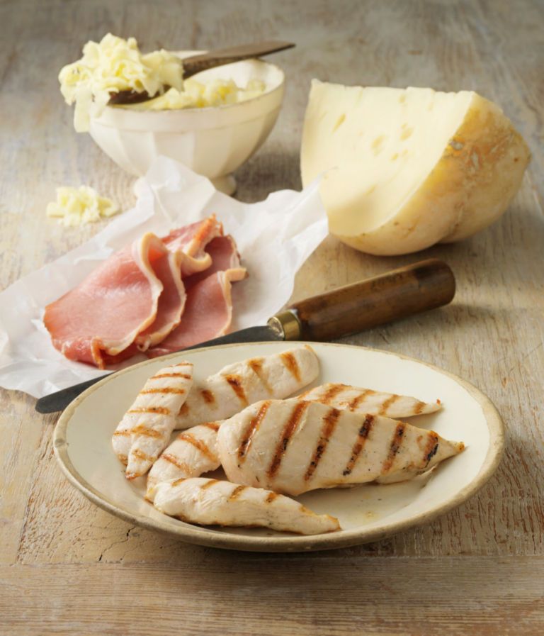 Food, Cuisine, Ingredient, Tableware, Plate, Dish, Cheese, Dishware, Animal product, Toma cheese, 