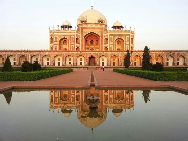 Reflection, Architecture, Dome, Landmark, Dome, Arch, Reflecting pool, Palace, Tomb, Byzantine architecture, 