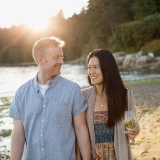 Shirt, Happy, People in nature, Dress, Facial expression, Vacation, Bank, Love, Day dress, Lens flare, 