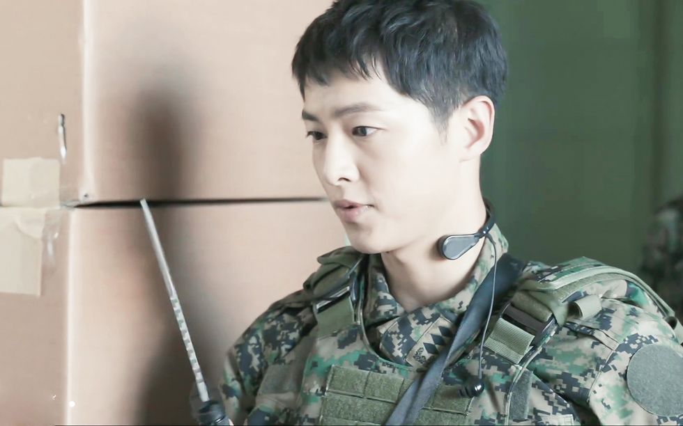 Soldier, Ear, Military camouflage, Military uniform, Military person, Chin, Camouflage, Forehead, Army, Military, 