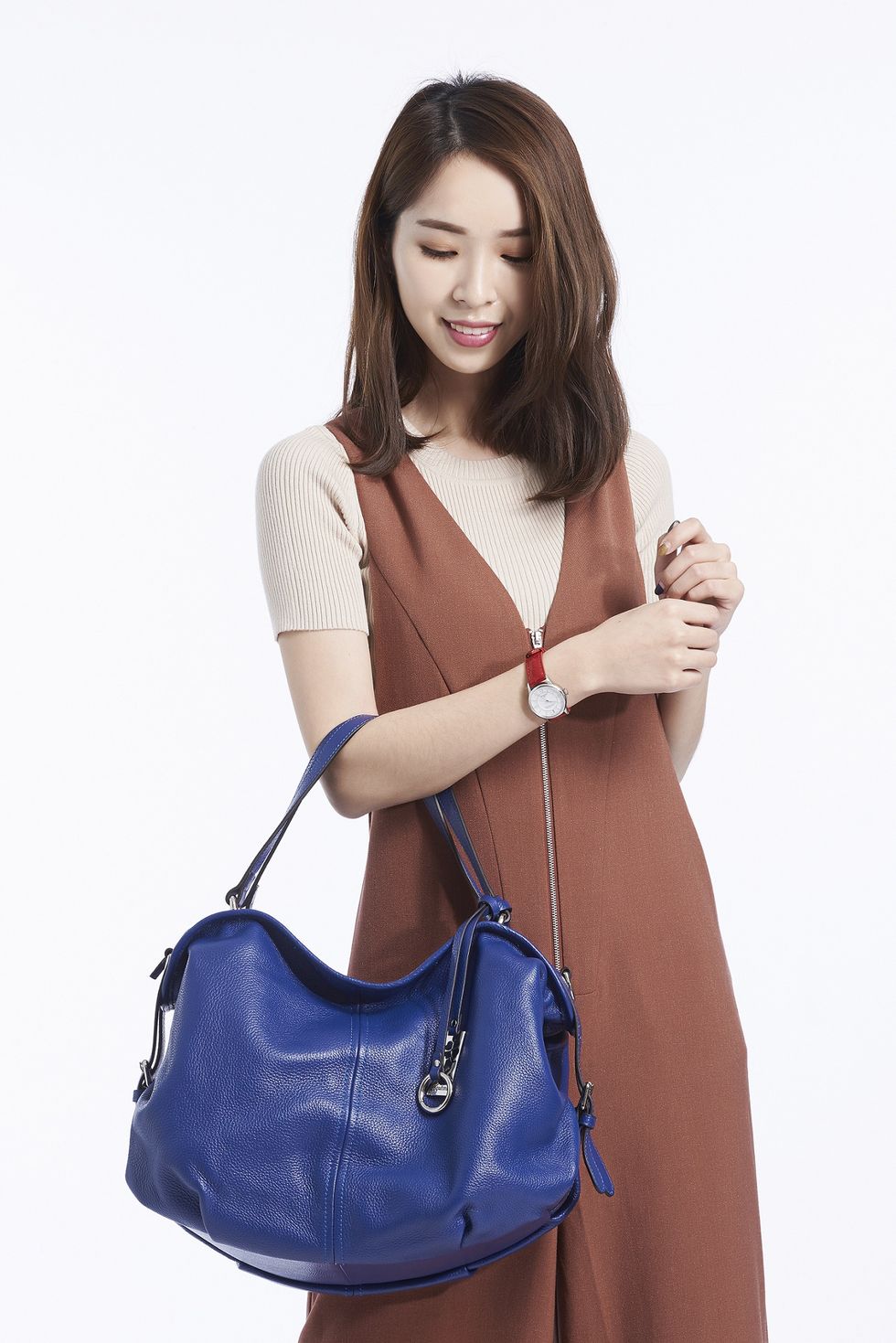 Brown, Sleeve, Shoulder, Bag, Textile, Joint, Style, Fashion accessory, Luggage and bags, Shoulder bag, 