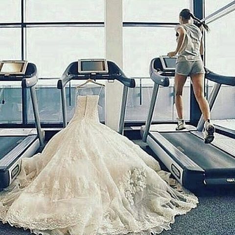 Leg, Human leg, Knee, Calf, Exercise machine, Wedding dress, Baggage, Gown, Chemical compound, Foot, 