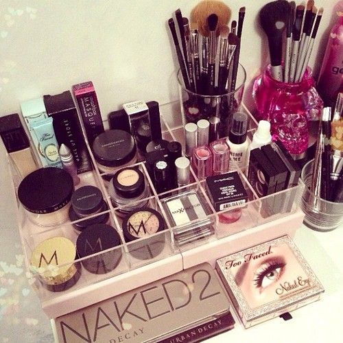 Pink, Liquid, Beauty, Cosmetics, Brush, Collection, Material property, Lipstick, Gloss, Box, 
