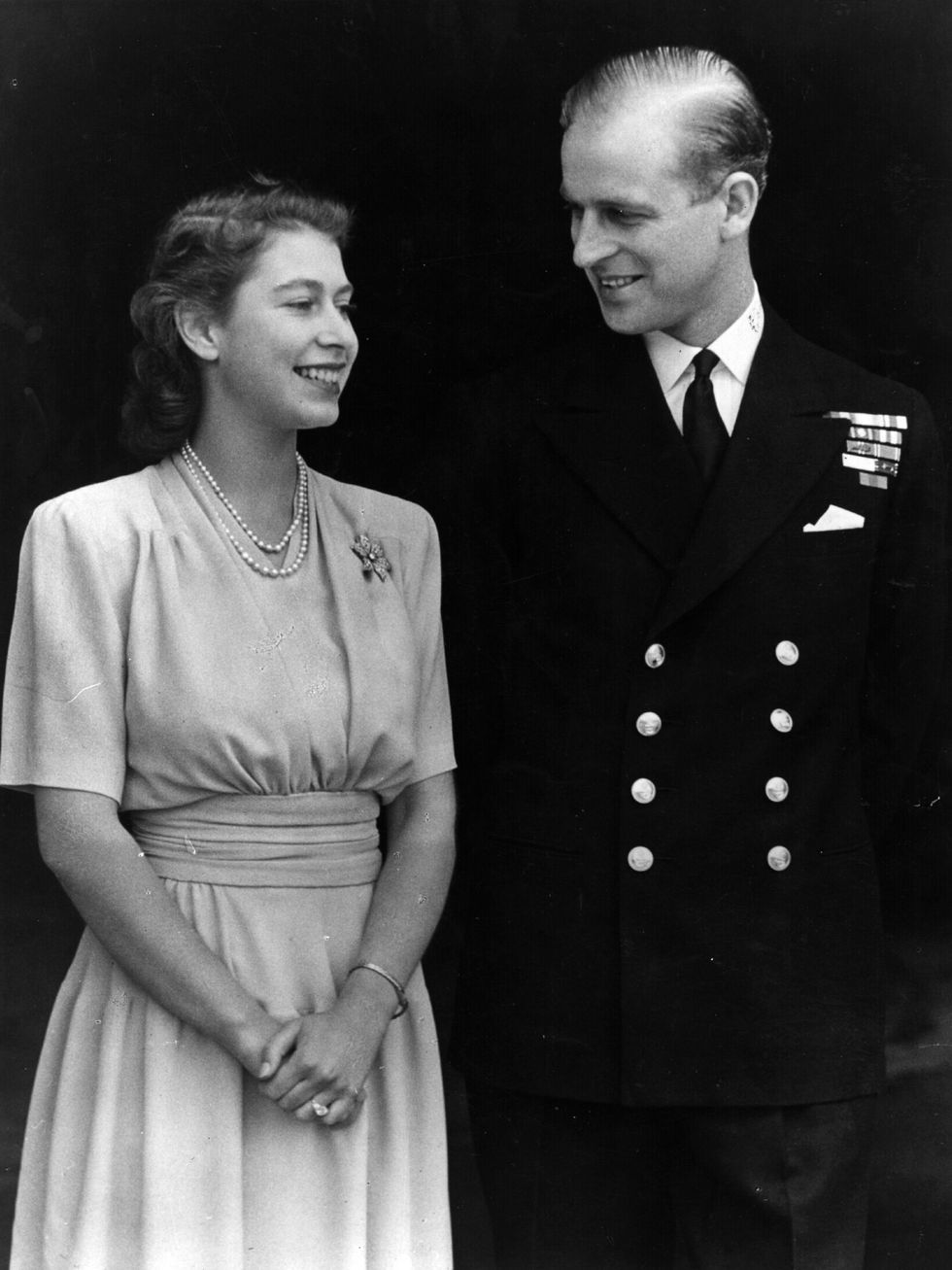 <p>1947年，伊麗莎白公主與愛丁堡公爵菲力普親王Philip Mountbatten在白金漢宮舉行訂婚慶典。</p>