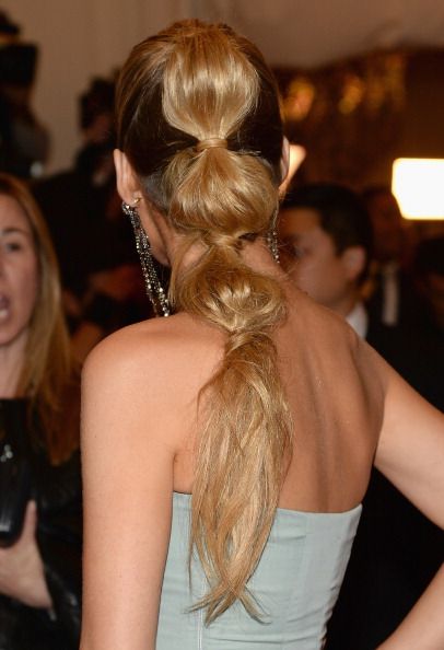 Hair, Ear, Hairstyle, Shoulder, Style, Back, Long hair, Strapless dress, Mobile phone, Fashion, 