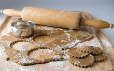 Wood, Ingredient, Rolling pin, Kitchen utensil, Flour, Powder, Natural material, Tool, Wheat flour, Whole-wheat flour, 