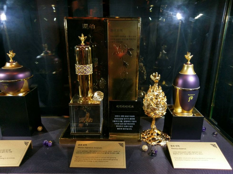 Trophy, Award, Brass, Gold, Display case, Bronze, Souvenir, Collectable, 