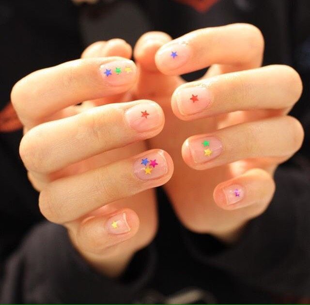 Finger, Skin, Toe, Nail, Nail care, Nail polish, Pink, Manicure, Foot, Close-up, 