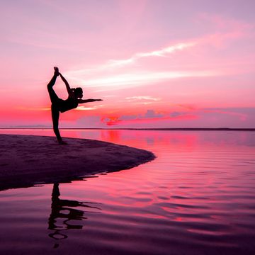 Human body, Human leg, Magenta, Exercise, Coastal and oceanic landforms, Sunset, People in nature, Reflection, Physical fitness, Active pants, 