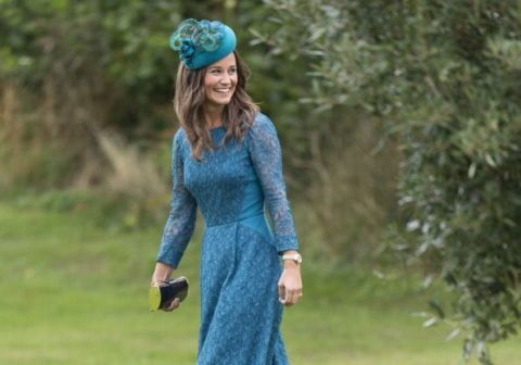 Blue, Green, Sleeve, People in nature, Electric blue, Costume accessory, Cobalt blue, Teal, Waist, Street fashion, 