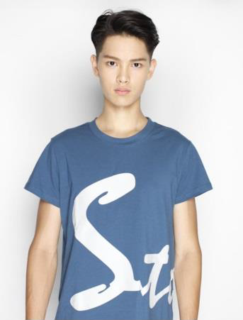 Clothing, Ear, Sleeve, Shoulder, Standing, Joint, Style, Jaw, T-shirt, Electric blue, 
