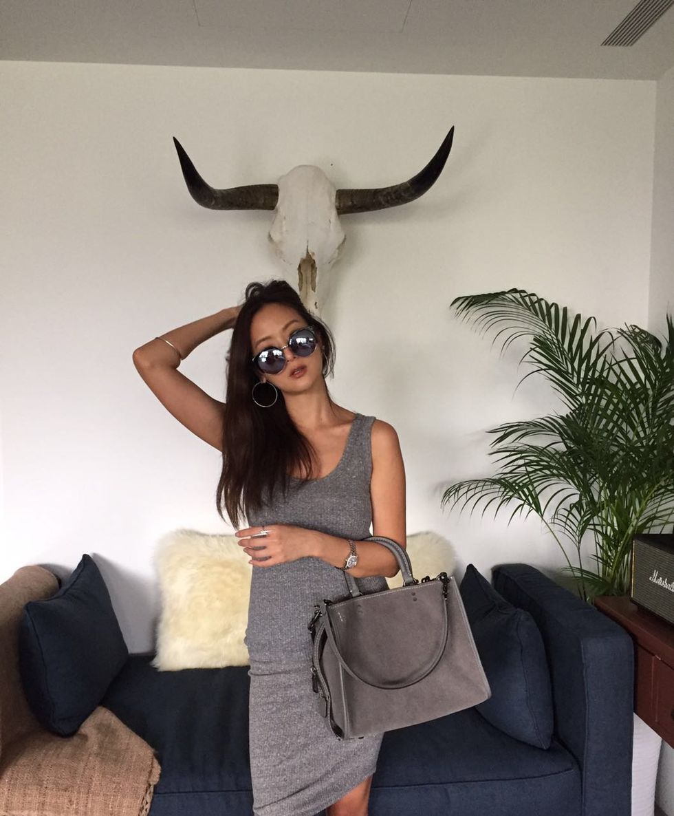 Human body, Bag, Horn, Sunglasses, Fashion accessory, Costume accessory, Luggage and bags, Comfort, Houseplant, Grey, 