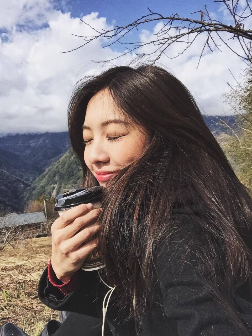 Hairstyle, People in nature, Black hair, Long hair, Street fashion, Drinking, Step cutting, Camera, Dessert, Valley, 