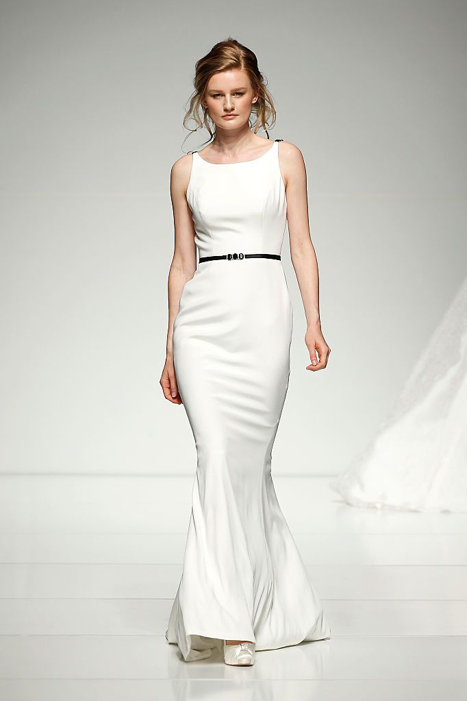 Dress, Shoulder, Joint, White, Standing, One-piece garment, Formal wear, Style, Elbow, Waist, 