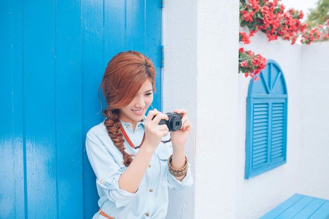 Blue, Street fashion, Azure, Electric blue, Single-lens reflex camera, Turquoise, Red hair, Camera, Majorelle blue, Aqua, 