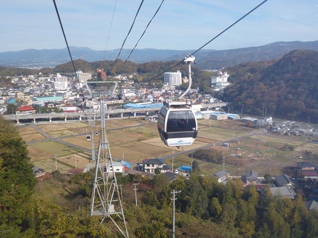 Cable car, Cable car, Hill, Hill station, Mountain range, Mountain, Electricity, Human settlement, Valley, Electrical supply, 