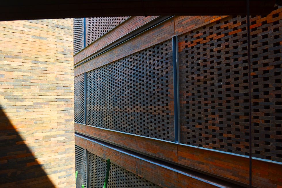 Wall, Tints and shades, Parallel, Iron, Composite material, Brick, Metal, Mesh, Brickwork, Steel, 