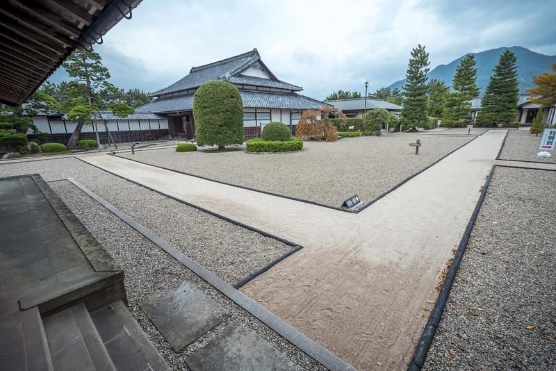 Road surface, Roof, Concrete, Composite material, Sidewalk, Shade, Tar, Garden, Walkway, Japanese architecture, 