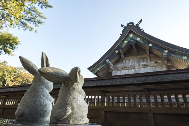 Architecture, Chinese architecture, Rabbits and Hares, Sculpture, Hare, Japanese architecture, Roof, Rabbit, Domestic rabbit, Monument, 