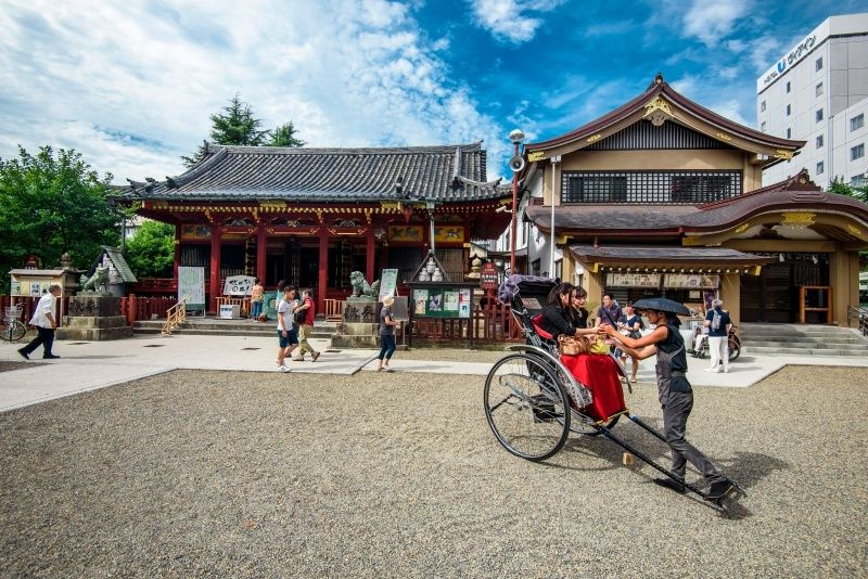 Tourism, Chinese architecture, jinrikisha, Bicycle tire, Travel, Temple, Bicycle wheel rim, Japanese architecture, Shrine, Place of worship, 