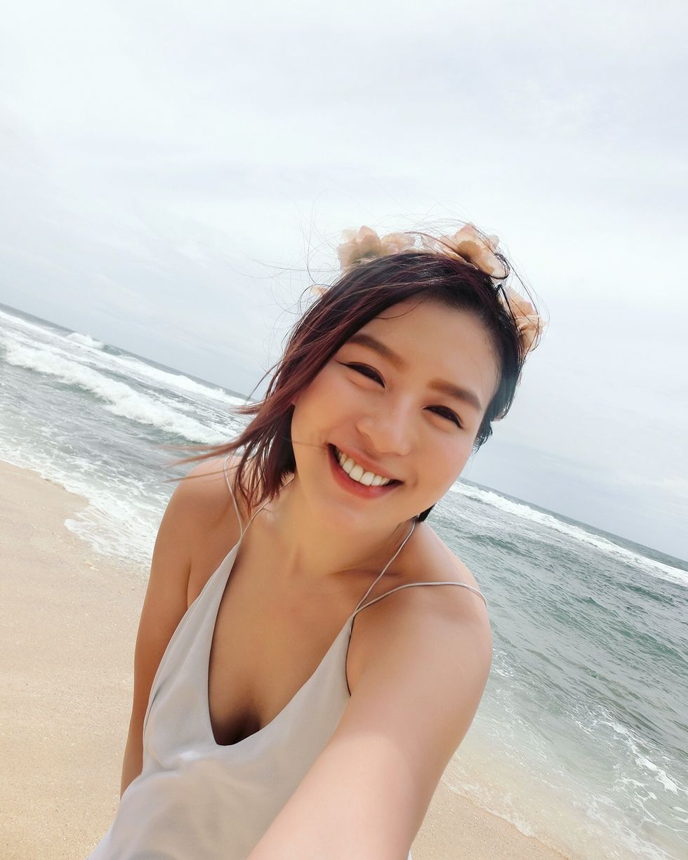 Body of water, Hairstyle, Skin, Photograph, Happy, Ocean, Leisure, Summer, Coastal and oceanic landforms, Facial expression, 