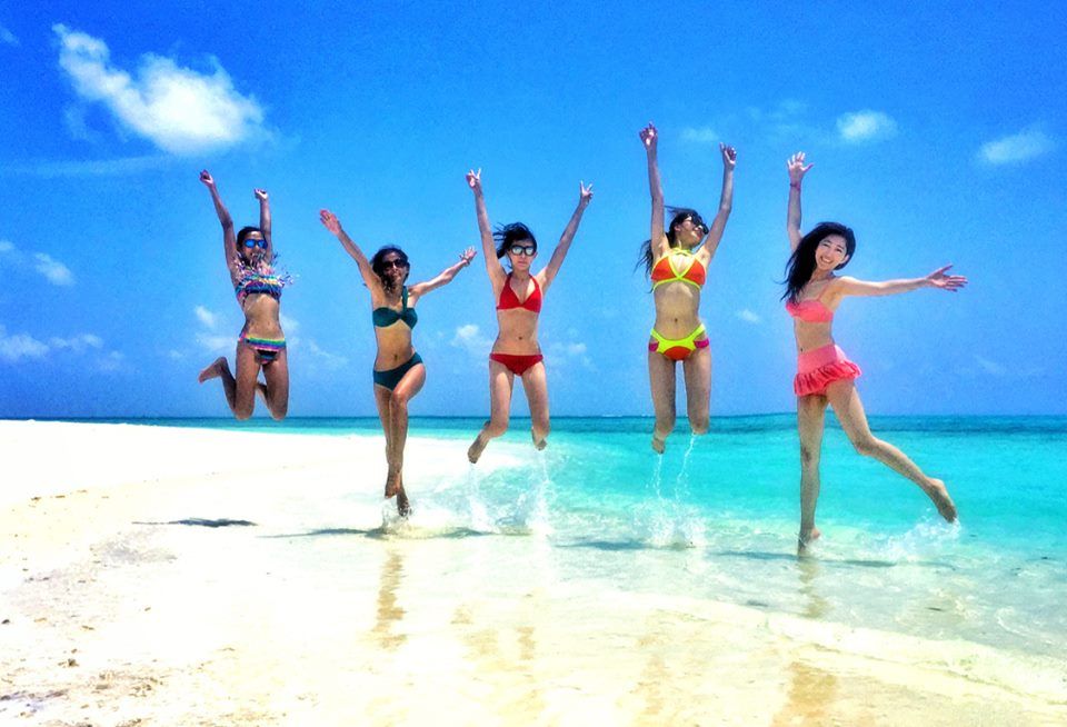 People on beach, Fun, Sky, Vacation, Jumping, Happy, Summer, Tourism, Leisure, Friendship, 
