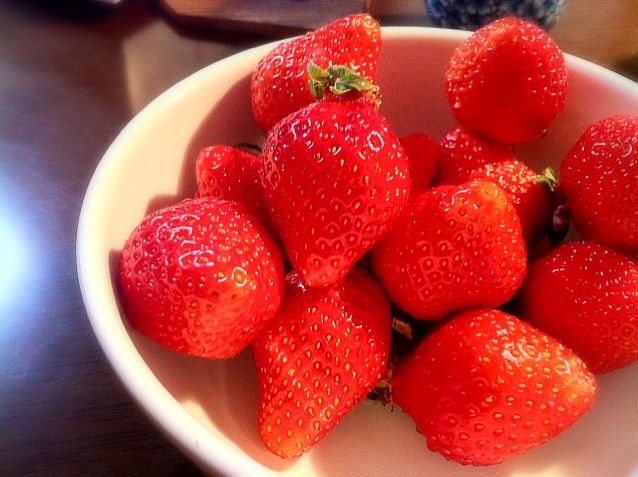Food, Strawberry, Strawberries, Natural foods, Fruit, Sweetness, Berry, Plant, Produce, Dish, 