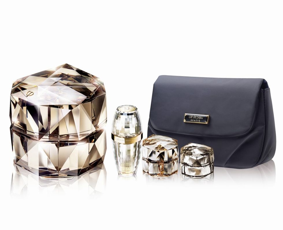 Product, Perfume, Bag, Fashion accessory, Handbag, Silver, Metal, 